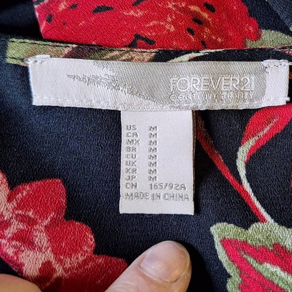 Forever 21 "Contemporary Floral Wrap" Dress, Size Medium CN165/92A - Picture 2 of 13